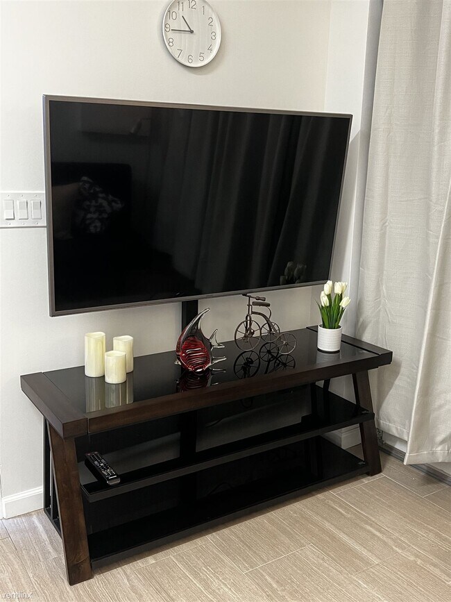 Foto del edificio - 1 br, 1 bath Triplex - 207 Avenue C Back Unit