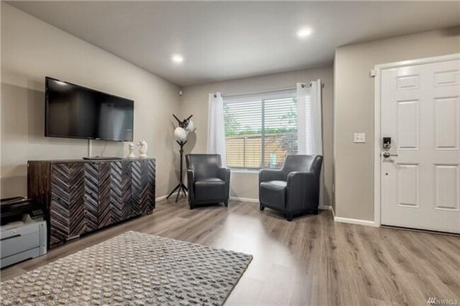 Building Photo - Sunrise TOWN HOME 2BDR 2.5BATH W/ 2 CAR GA...