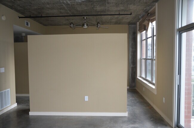 Building Photo - 245 North Highland Avenue Northeast