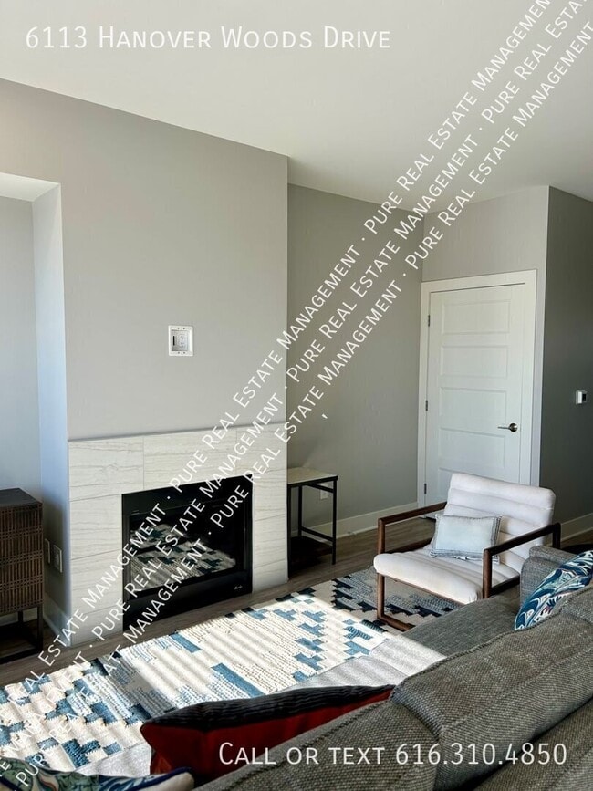 Foto del edificio - 6113 Hanover Woods Dr