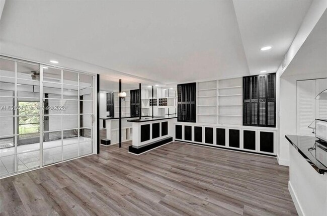 Foto del edificio - 1001 Three Islands Boulevard