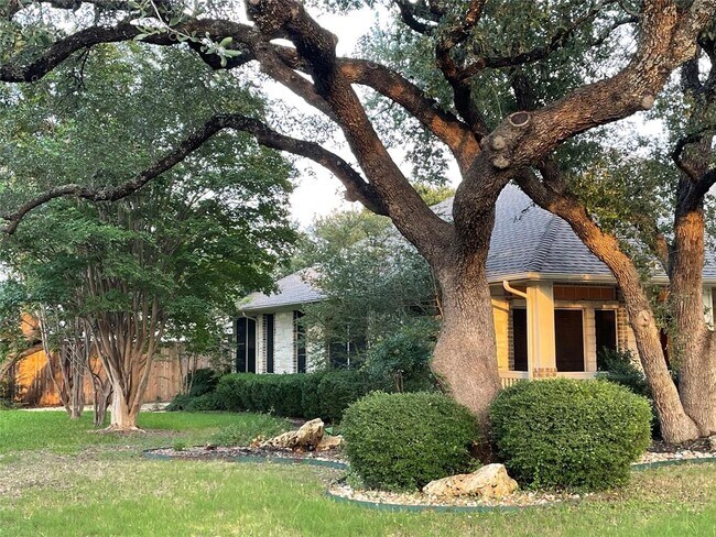 Building Photo - 120 Brazos Dr