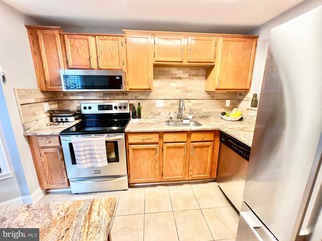 Primary Photo - 6123 Liverpool Ln