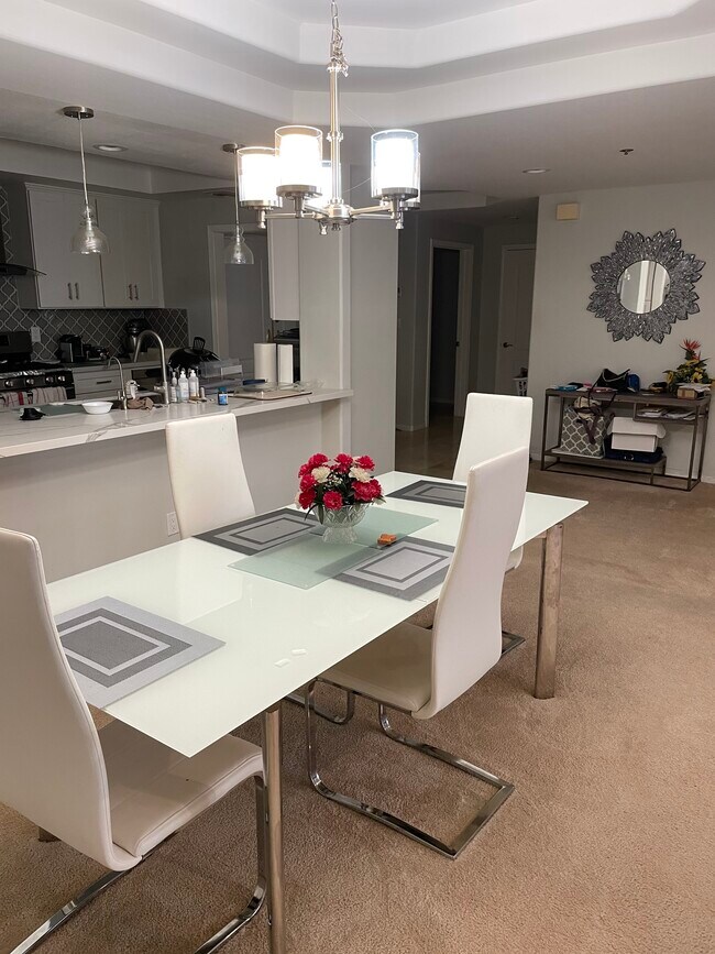 Dining - 575 S Barrington Ave