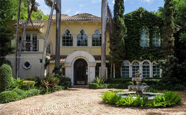 Foto del edificio - 5801 Pine Tree Dr