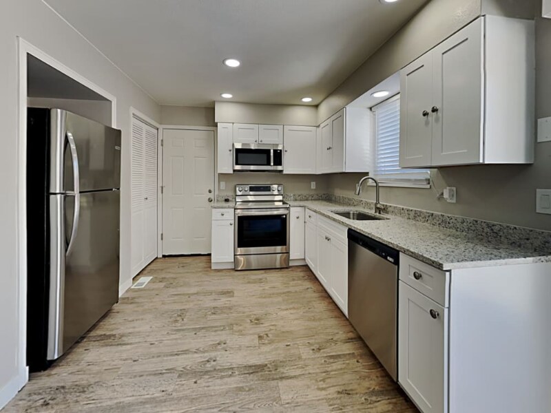 Foto principal - 6930 Sugar Creek Cir