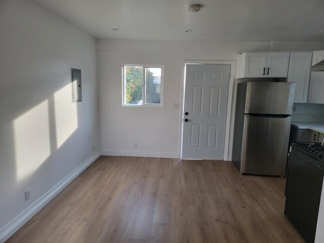 Building Photo - 8909 S Halldale Ave