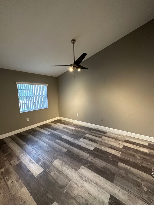 Foto del edificio - 2890 N Oakland Forest Dr
