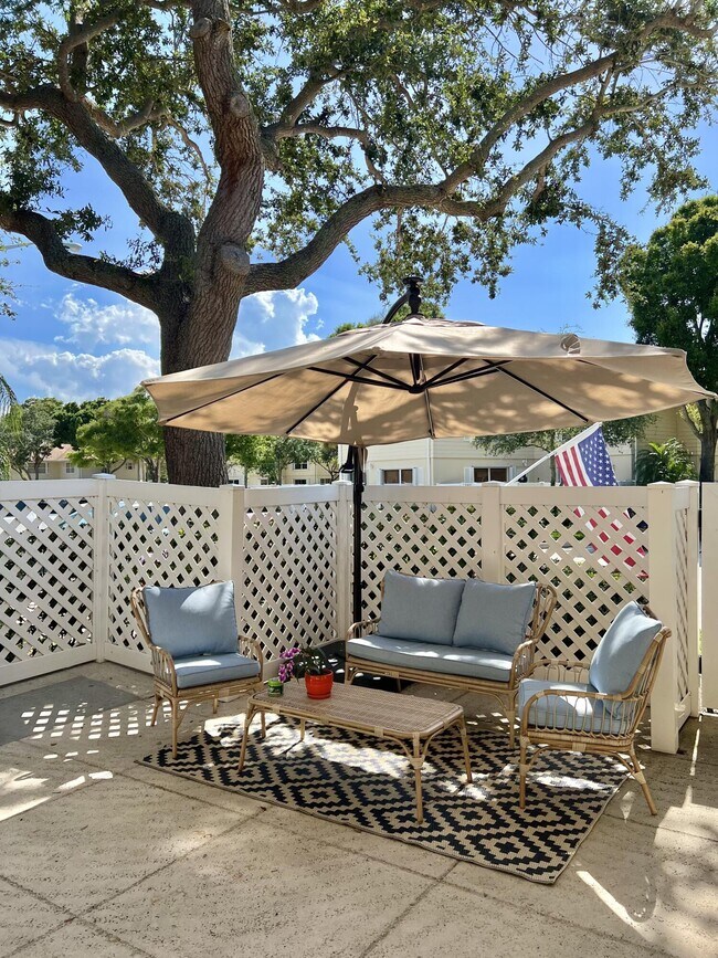 Foto del edificio - 8151 Bridgewater Ct