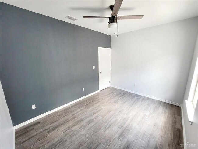 Foto del edificio - 14 Rosemary Dr