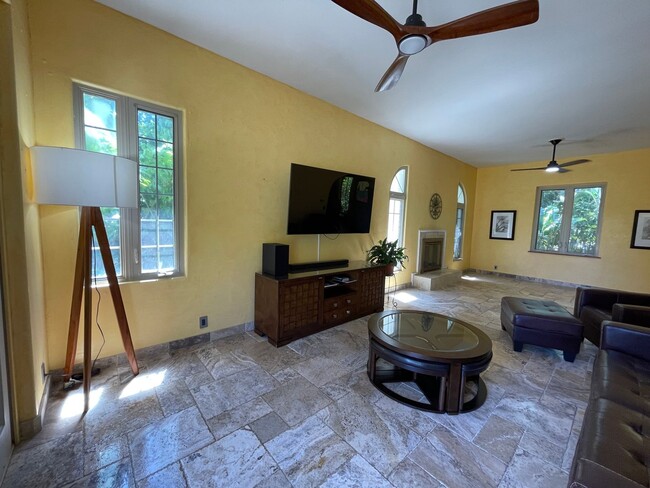 Building Photo - Spacious 4-Bedroom Retreat in Haiku with S...