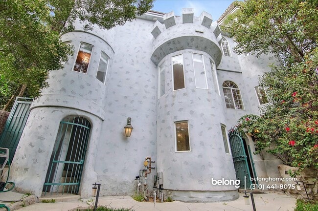Foto del edificio - 8527 Wonderland Ave