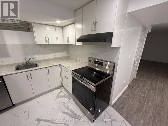 Building Photo - 14 Jaypeak Rd