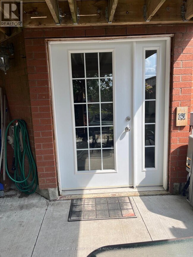 Photo du bâtiment - 383 Jay Crescent