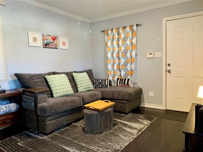 Building Photo - 407 E 45th St