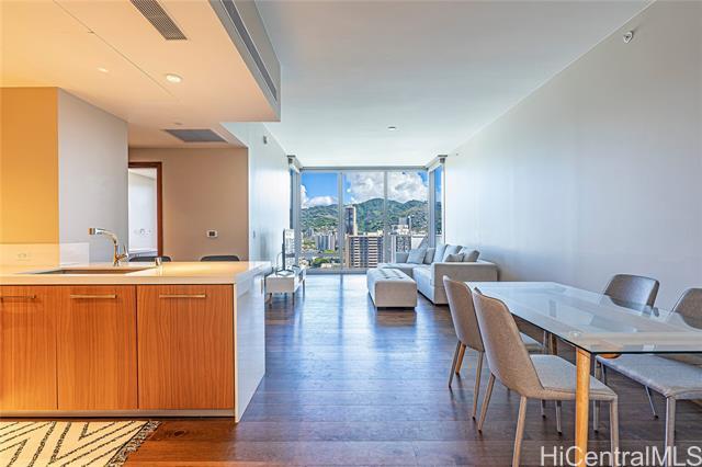 Building Photo - 1555 Kapiolani Blvd