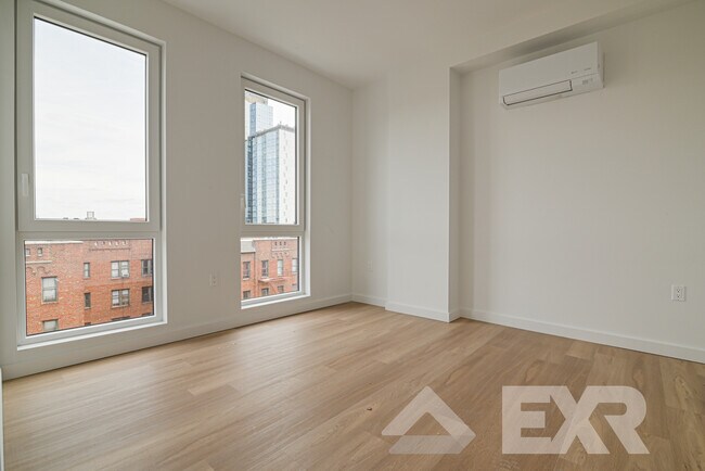 Foto del edificio - 100 Lenox Rd