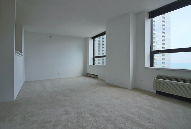 Building Photo - 487 E Ohio St