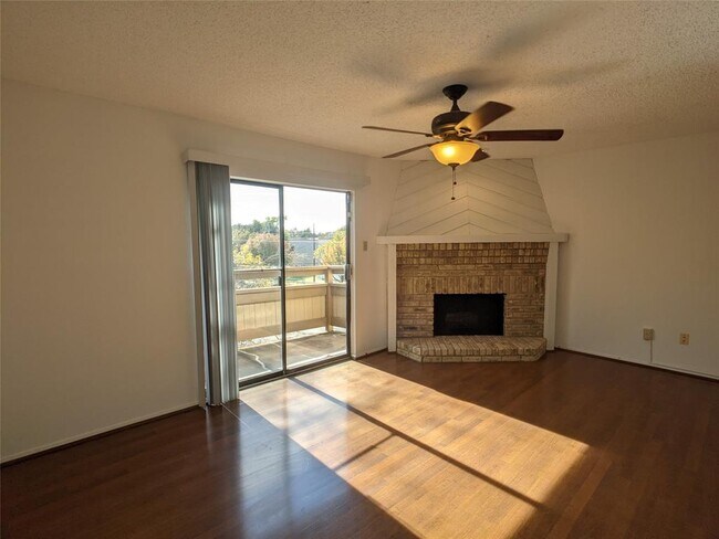 Building Photo - 7640 W Greenway Blvd