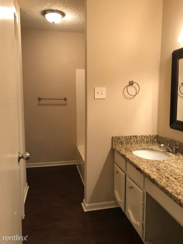 Building Photo - 2 br, 1 bath Townhome - 2311 DE Lee St
