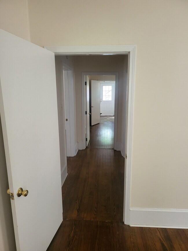 Building Photo - 466 W. Cheves St.