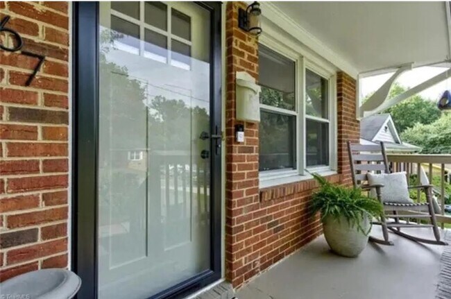 Foto del edificio - 1267 Tredwell Dr