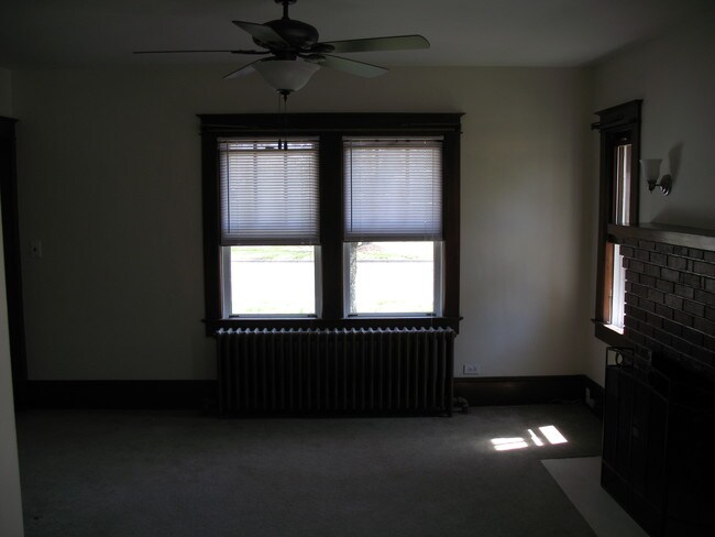 Building Photo - 230 S Hope Chapel Rd
