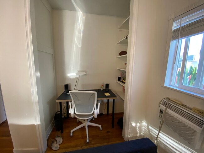 Foto del edificio - 1344 1/2 N. Edgemont St.