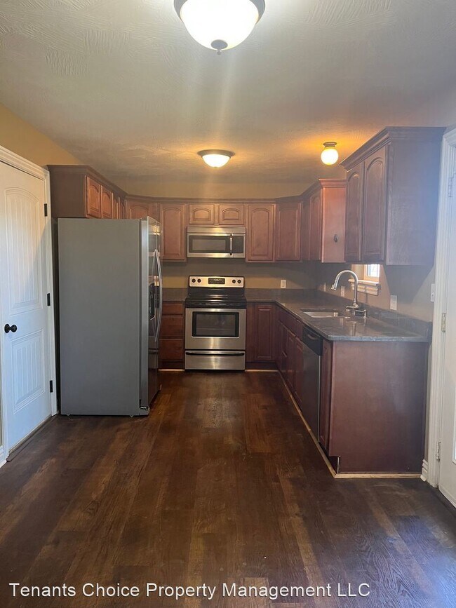 3 br, 2 bath House 2914 S. Lancelot Ct. House for Rent in