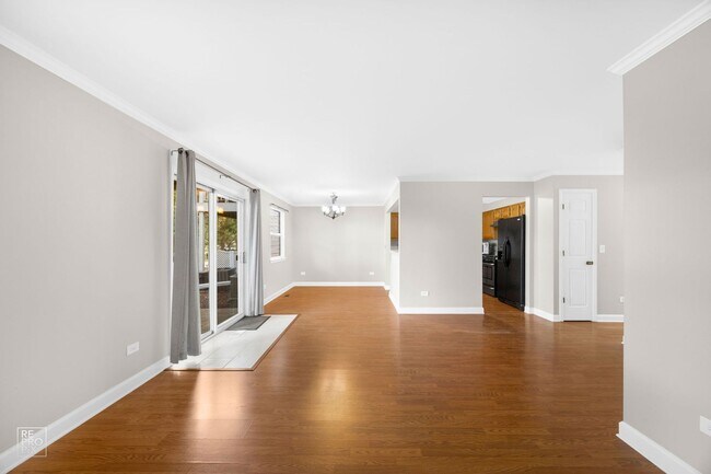 Foto del edificio - Schaumburg Two Bedroom  First Floor Condo ...