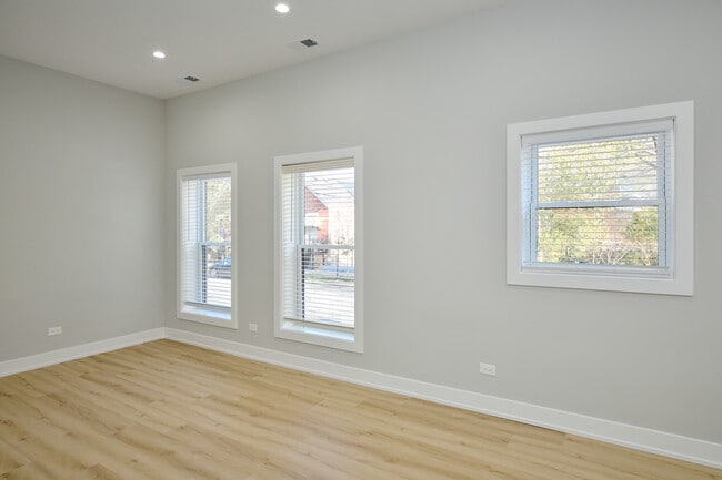 Foto del edificio - 2868 W 21st Pl