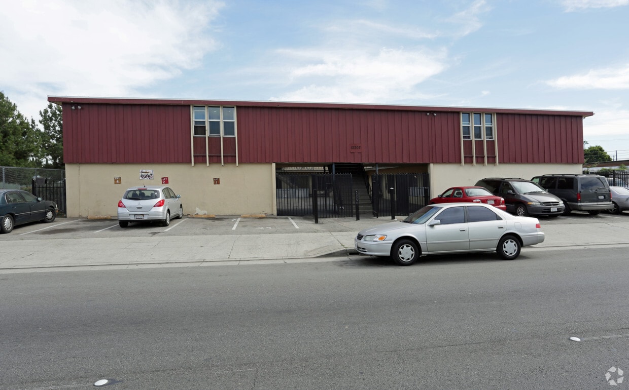 Primary Photo - 12202 Atlantic Ave