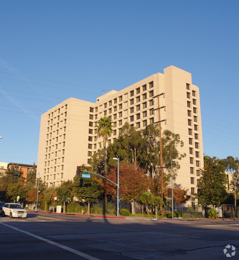 Primary Photo - Magnolia Towers