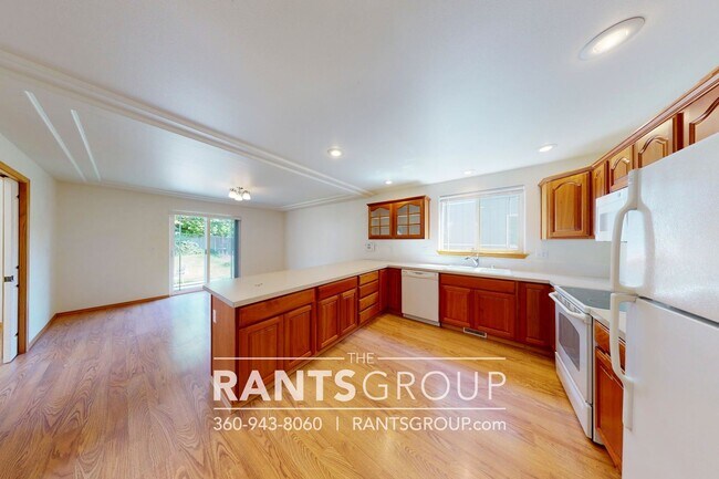 Building Photo - 3 br, 2.5 bath House - 1444 Brown St SE