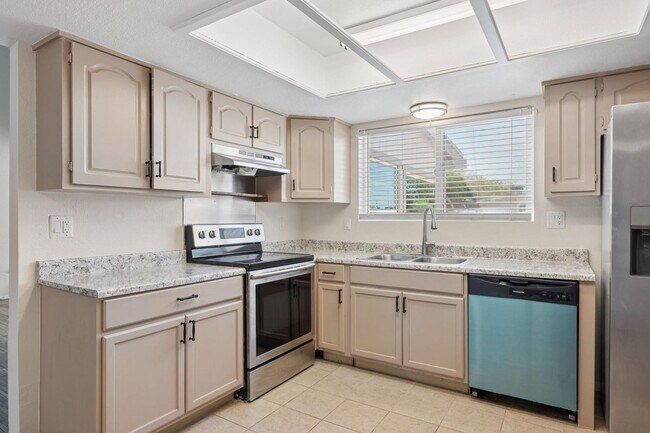 Foto del edificio - 2423 E Maryland Dr