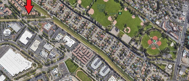 Foto del edificio - UPGRADED TOWNHOUSE: Modern Comforts & Stylish Living - 2 Car Garage