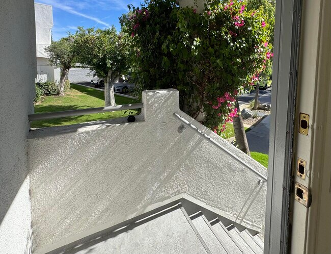 Building Photo - 401 El Cielo Rd