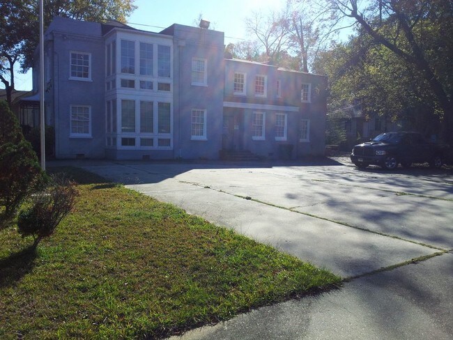Foto del edificio - Great Office Space for Lease-1426 S. Court St