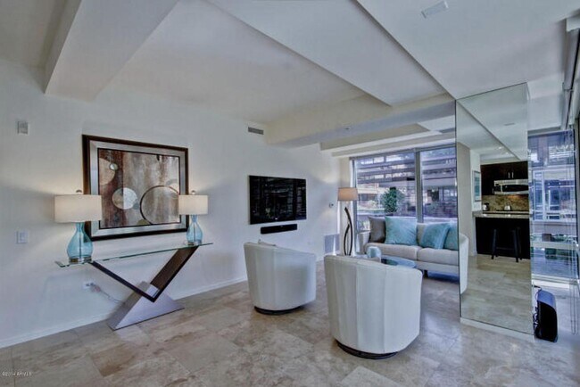 Foto del edificio - 7131 E Rancho Vista Dr
