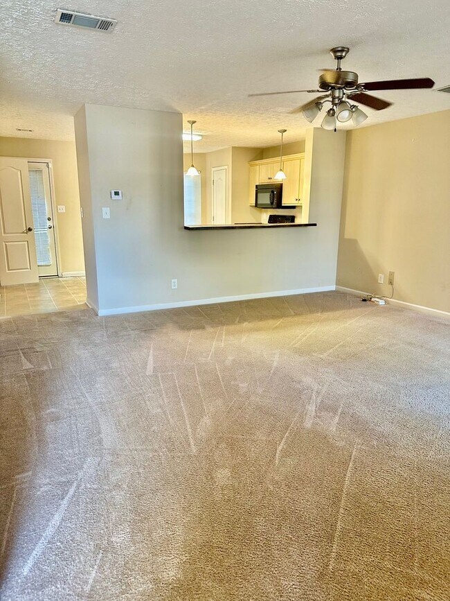 Foto del edificio - Charming 2/1.5 Townhouse