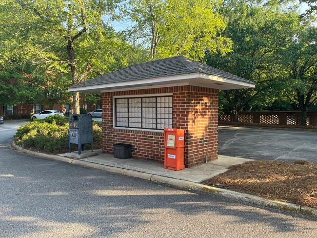 Building Photo - 148 E University Dr