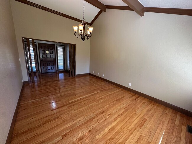 Foto del edificio - Single Story 3 Bedroom, 3 Full Bath / Best...