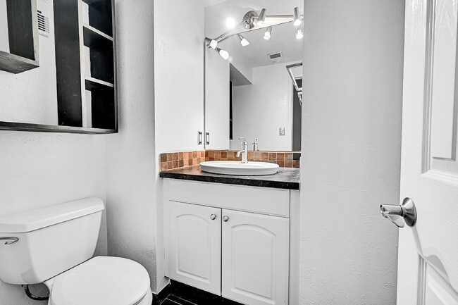 Photo - $2,345.00, 2 Bed, 1.5 Bath in Boulder with In Unit Laundry Apartment