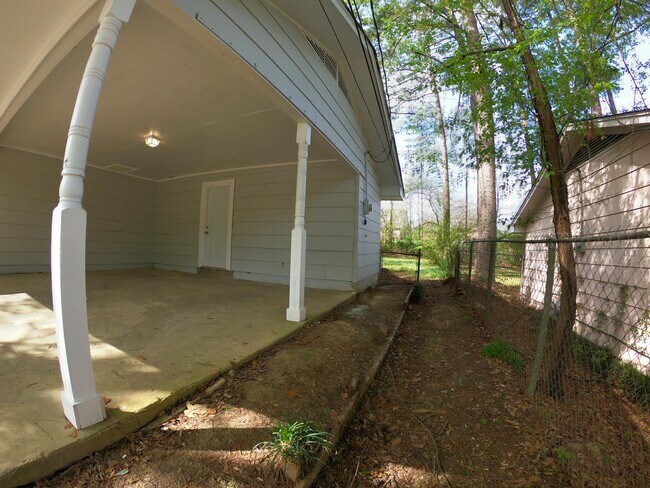 Foto del edificio - 3079 Bienville Dr