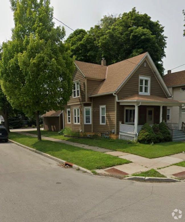 Building Photo - 6630 26th Ave