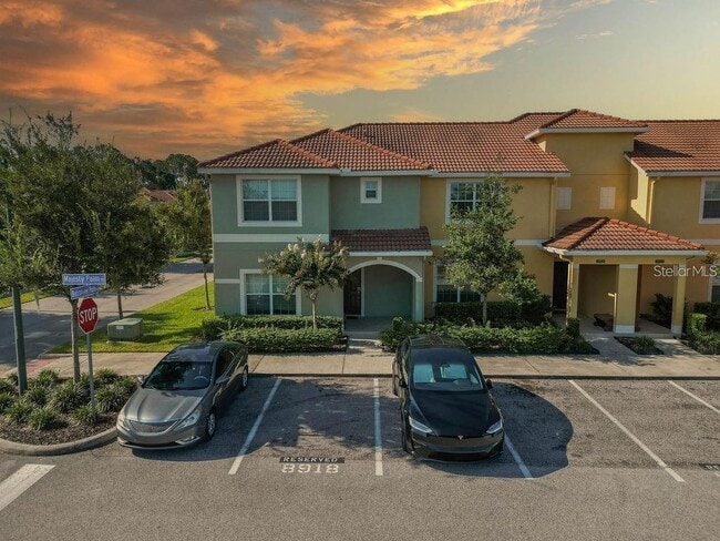 Foto del edificio - 8918 Majesty Palm Rd