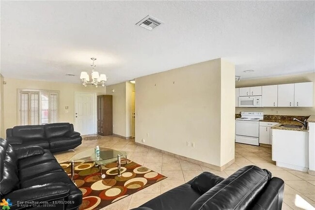 Building Photo - 4050 Eastridge Dr