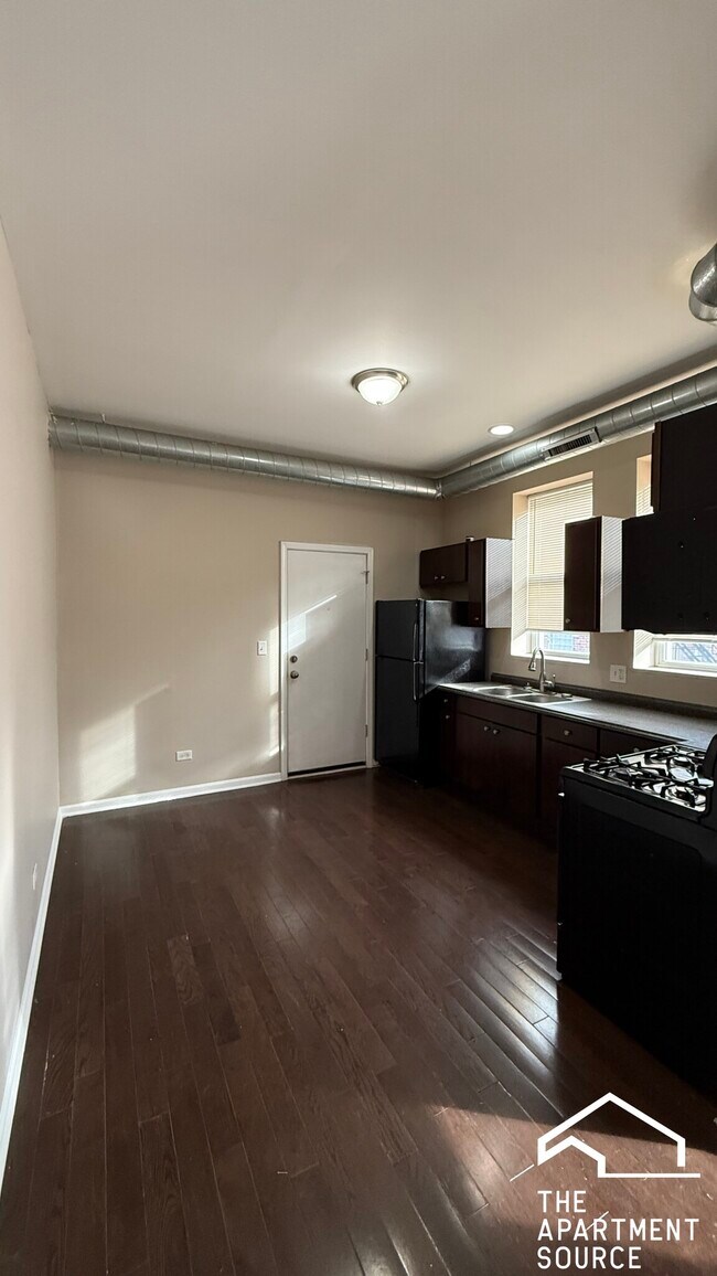 Foto del edificio - 1919 S Racine Ave