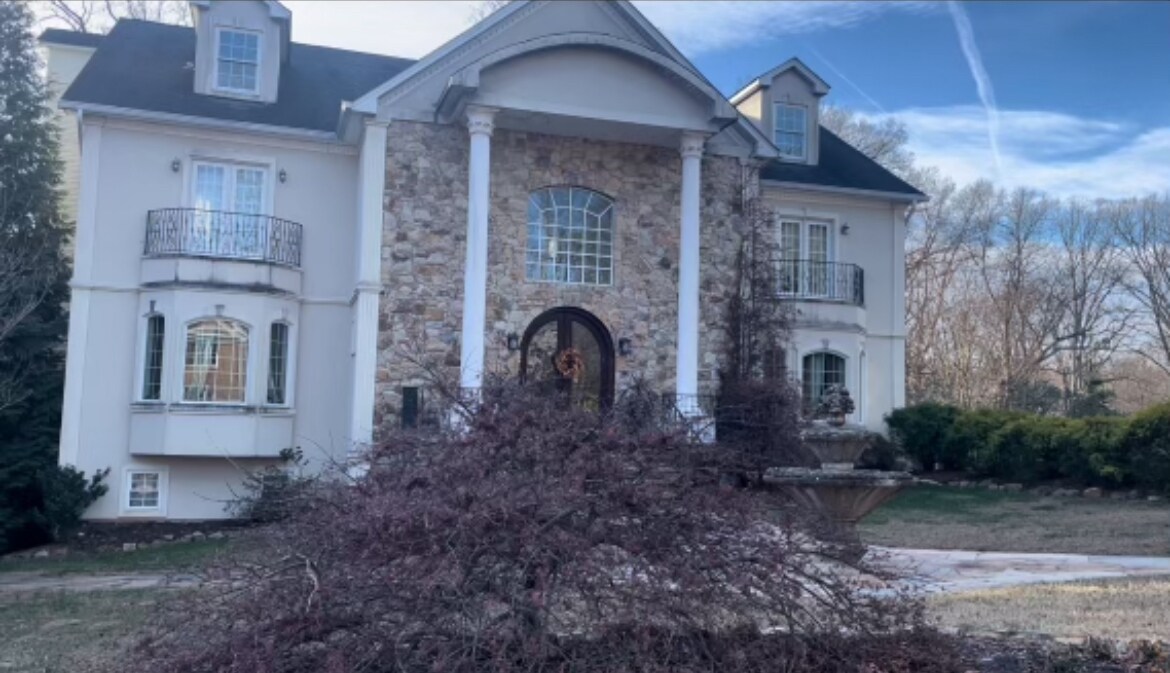 Foto principal - 8323 Robey Ave