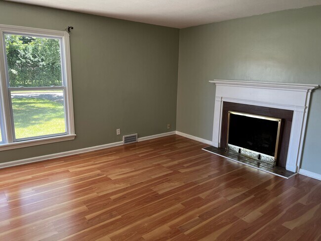 Building Photo - 80 Alburn Dr